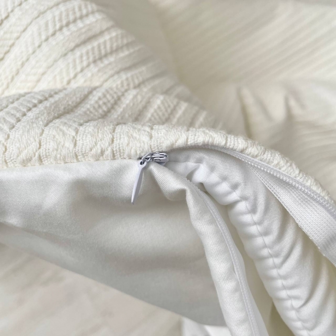 Paturica bebe din satin si material tricotat cu pilota si fundita, milky (5)